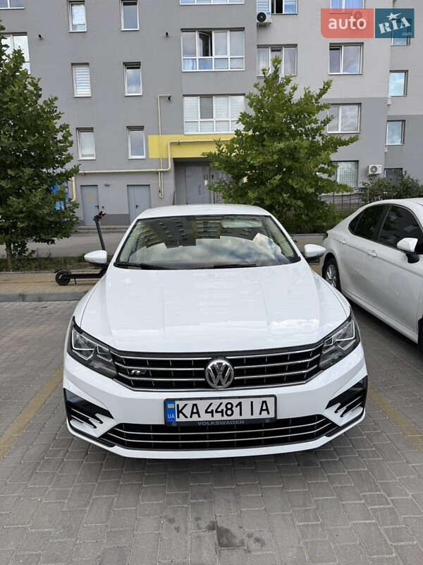 Седан Volkswagen Passat 2017 в Виннице