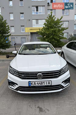 Седан Volkswagen Passat 2017 в 