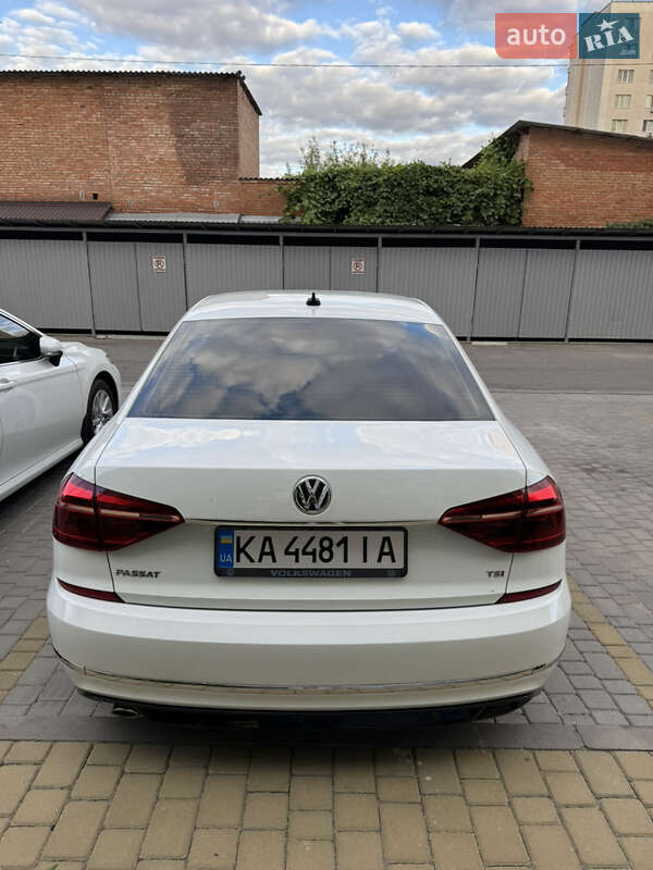 Седан Volkswagen Passat 2017 в Виннице