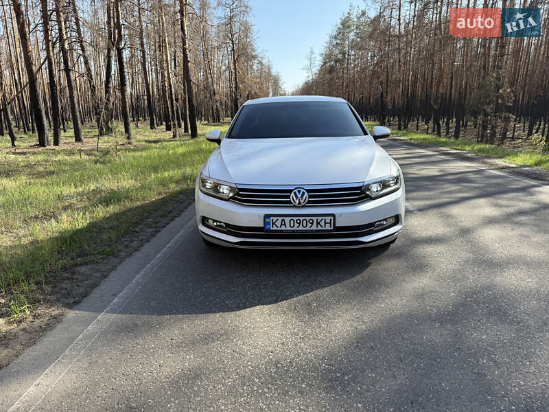 Седан Volkswagen Passat 2018 в Киеве