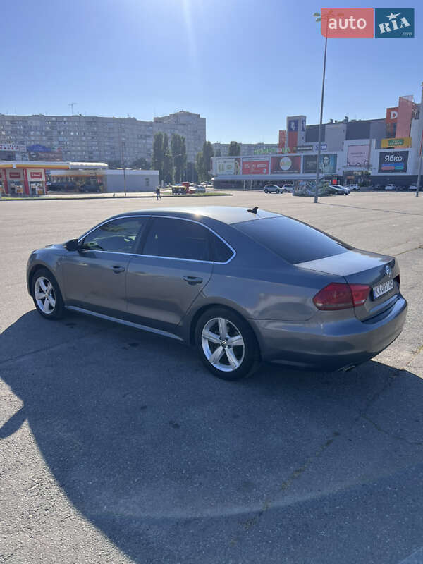 Седан Volkswagen Passat 2012 в Харкові