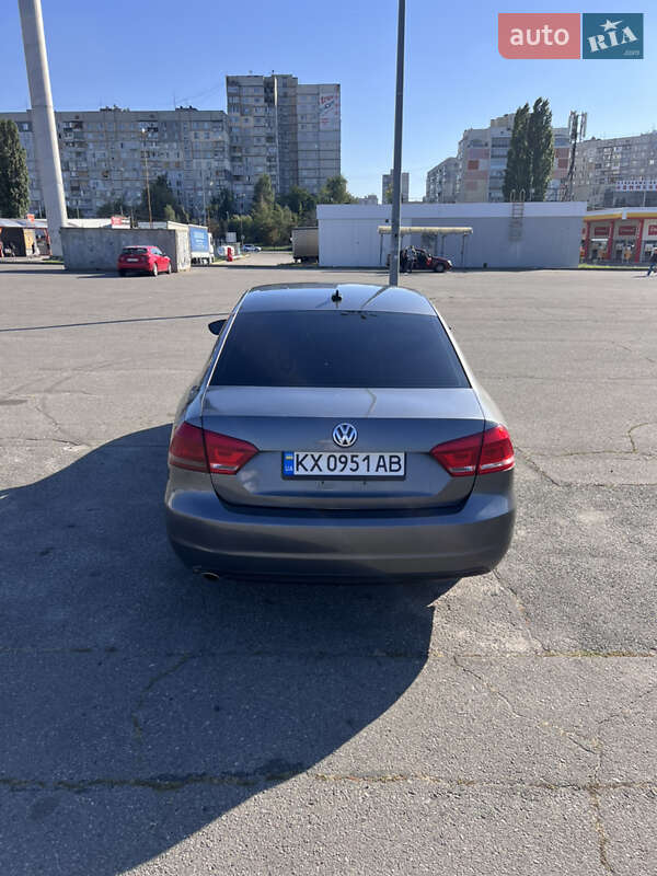 Седан Volkswagen Passat 2012 в Харкові