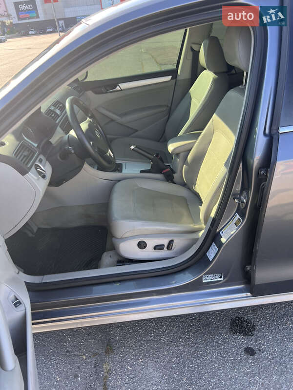 Седан Volkswagen Passat 2012 в Харкові