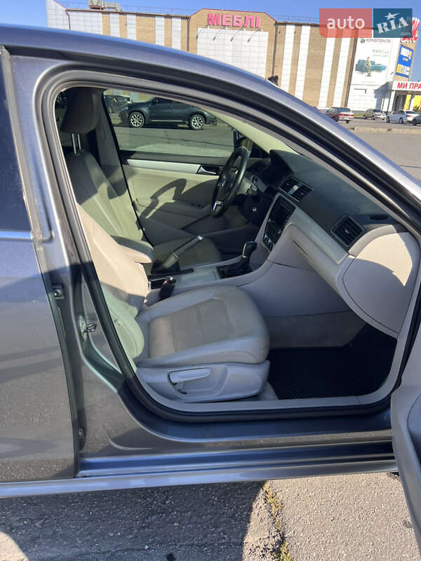 Седан Volkswagen Passat 2012 в Харкові