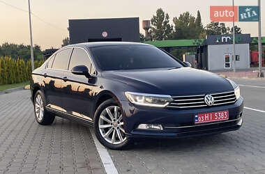 Седан Volkswagen Passat 2015 в 