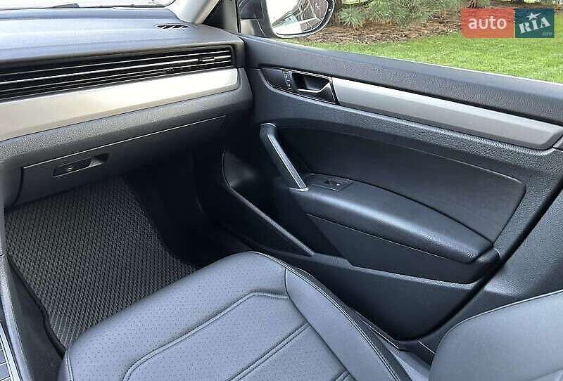 Седан Volkswagen Passat 2020 в Киеве