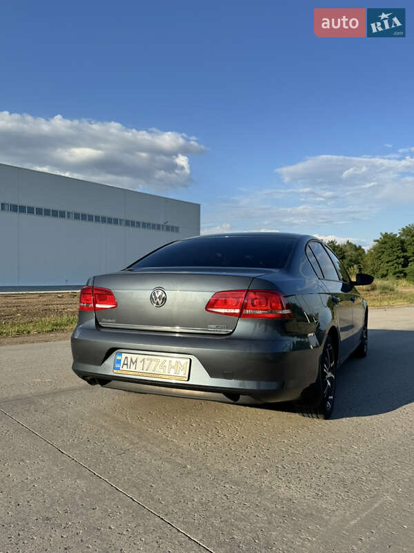 Седан Volkswagen Passat 2013 в Коростене