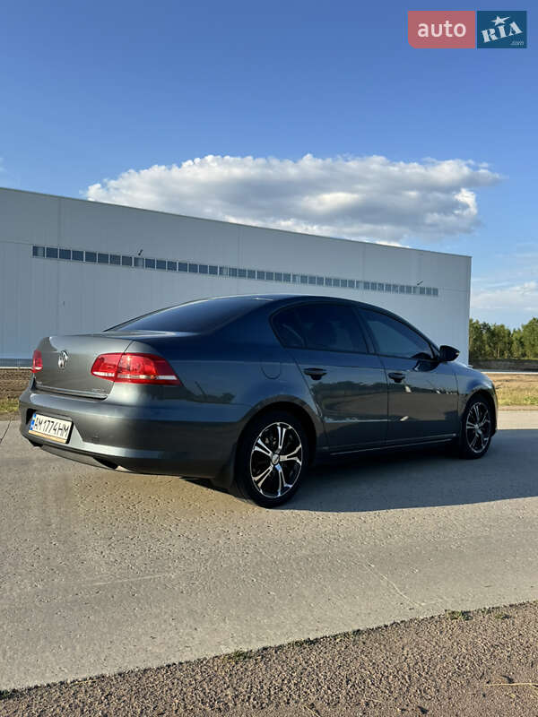 Седан Volkswagen Passat 2013 в Коростене