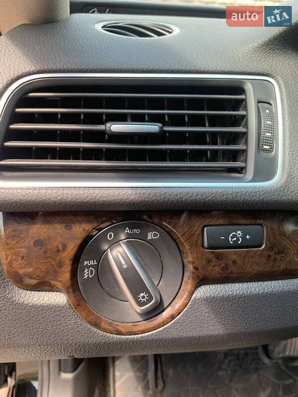 Седан Volkswagen Passat 2014 в Києві