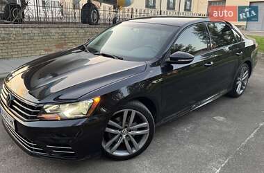Седан Volkswagen Passat 2018 в Києві