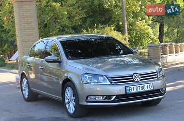 Седан Volkswagen Passat 2013 в Днепре