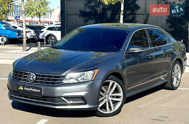 Седан Volkswagen Passat 2016 в Києві