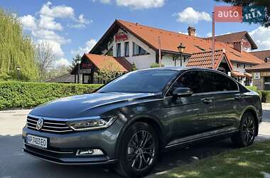 Седан Volkswagen Passat 2017 в Ивано-Франковске