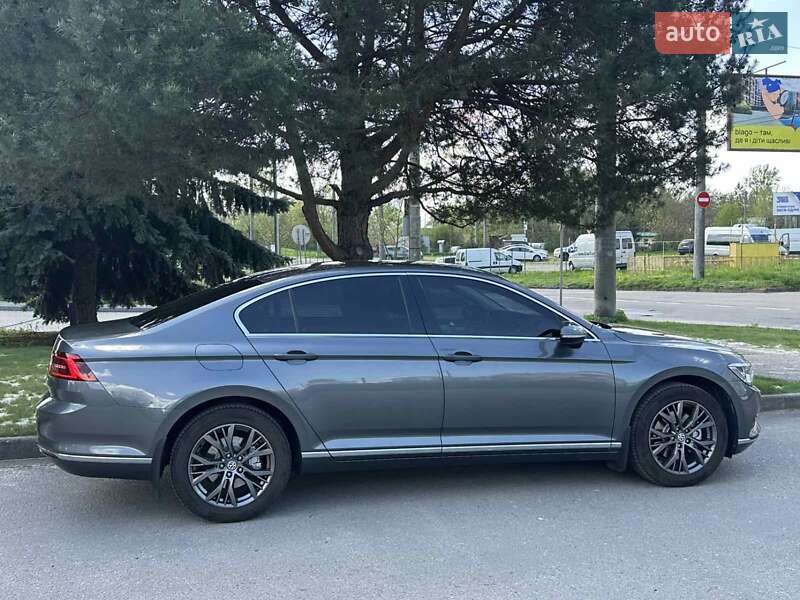 Седан Volkswagen Passat 2017 в Ивано-Франковске