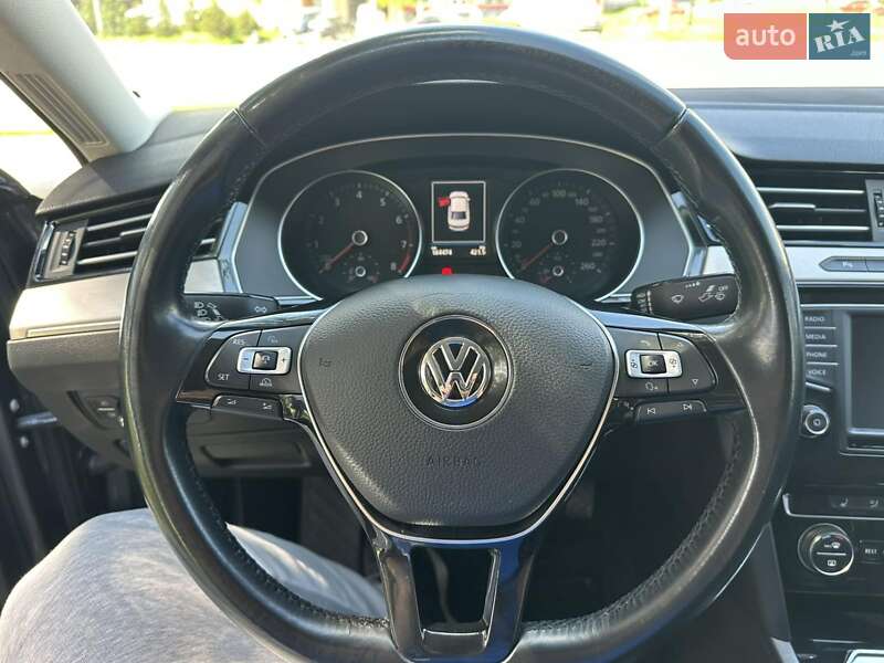 Седан Volkswagen Passat 2017 в Ивано-Франковске