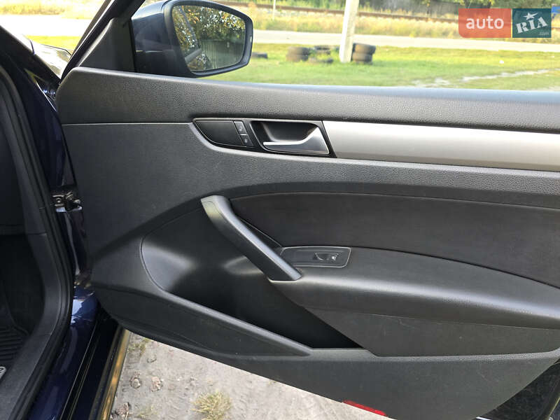 Седан Volkswagen Passat 2015 в Киеве