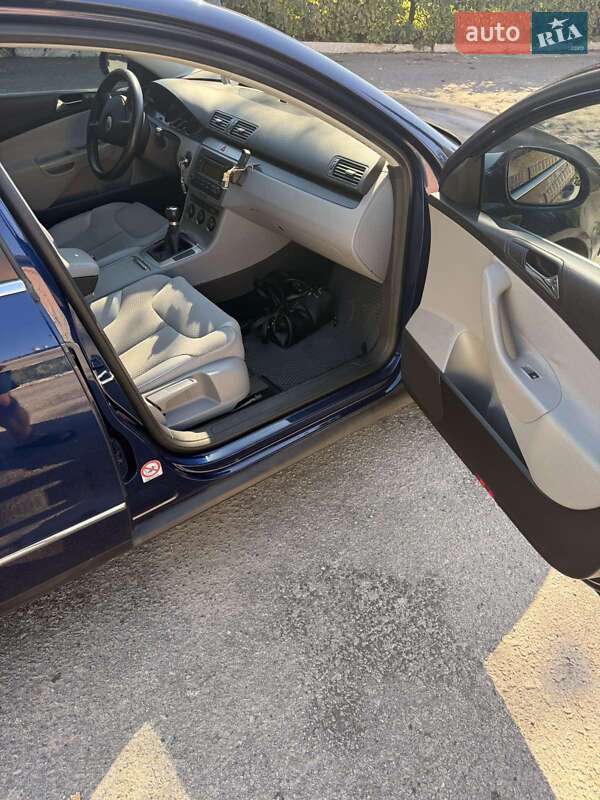 Седан Volkswagen Passat 2005 в Житомире