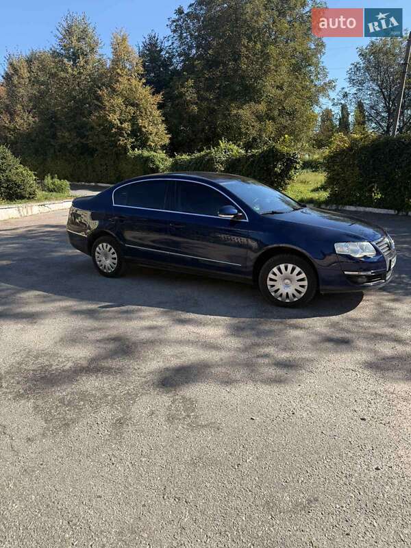 Седан Volkswagen Passat 2005 в Житомире