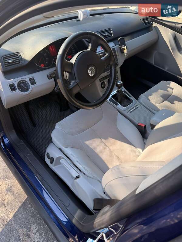 Седан Volkswagen Passat 2005 в Житомире