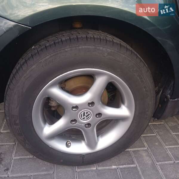 Седан Volkswagen Passat 1996 в Каменец-Подольском