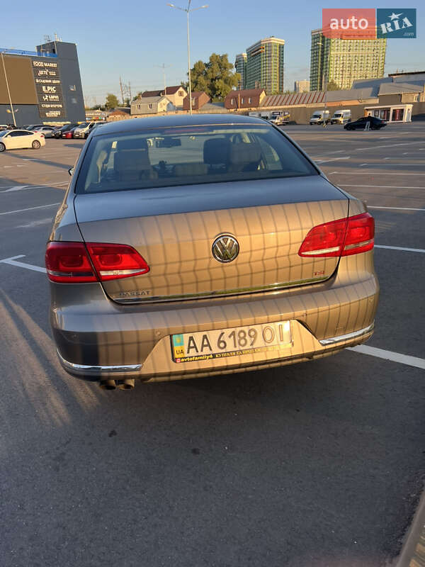Седан Volkswagen Passat 2011 в Киеве