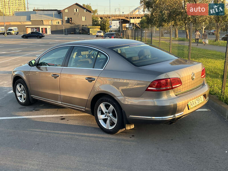 Седан Volkswagen Passat 2011 в Киеве