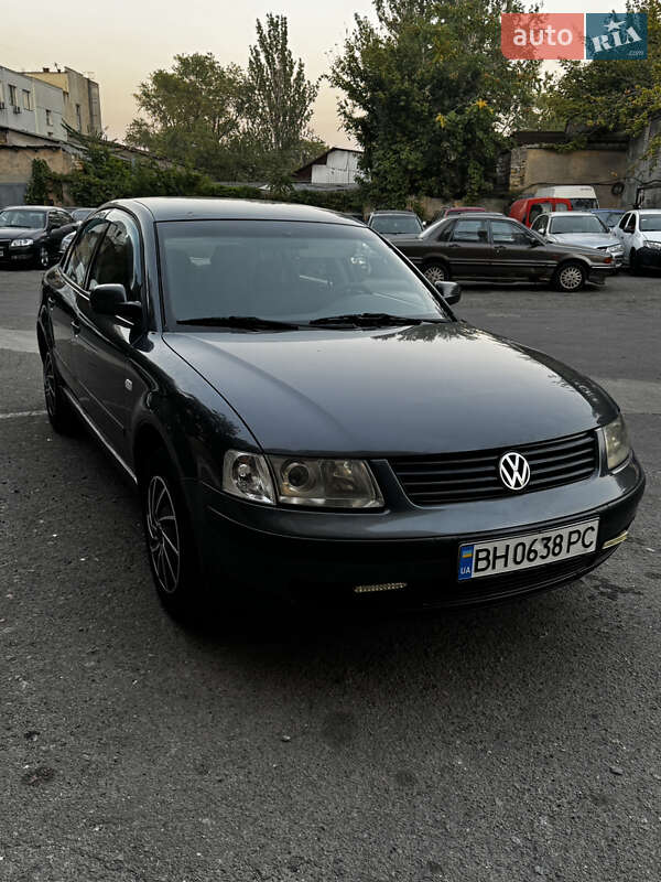 Седан Volkswagen Passat 1999 в Одесі