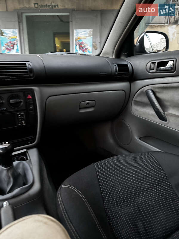 Седан Volkswagen Passat 1999 в Одесі