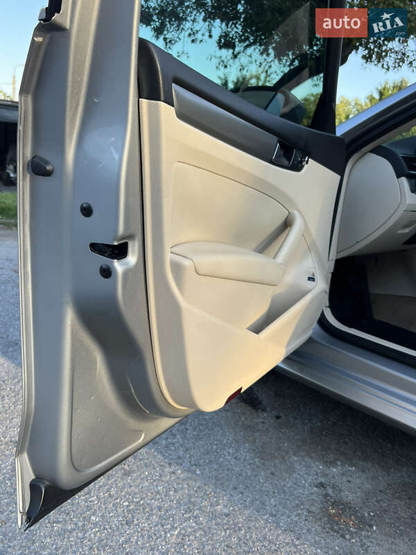 Седан Volkswagen Passat 2014 в Хмельницькому