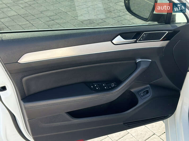 Універсал Volkswagen Passat 2017 в Львові