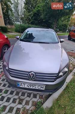 Седан Volkswagen Passat 2012 в Ужгороде