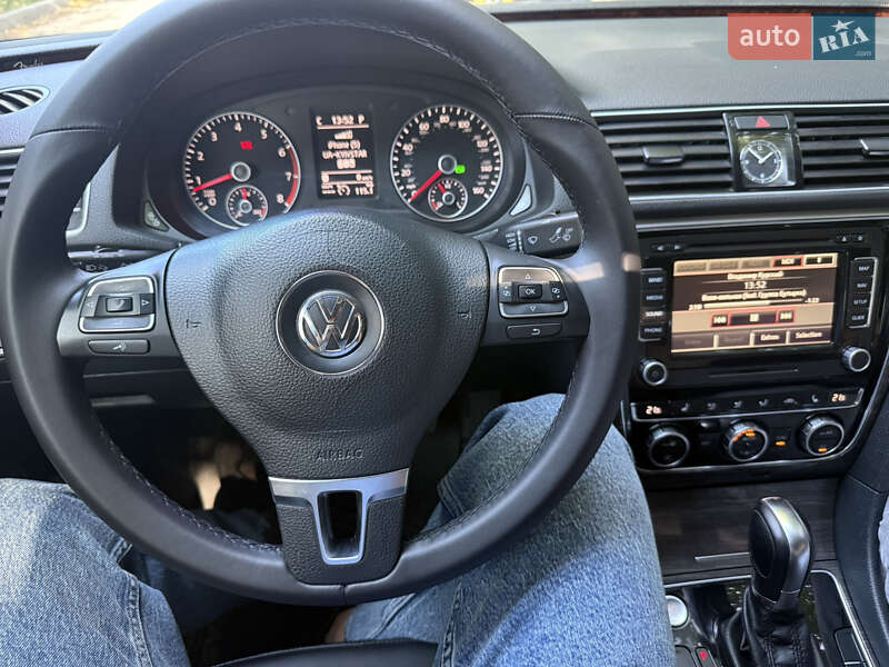 Седан Volkswagen Passat 2013 в Днепре