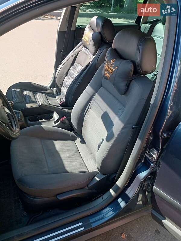 Седан Volkswagen Passat 2004 в Фастове