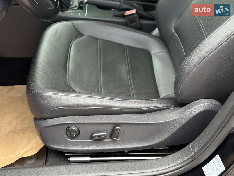 Седан Volkswagen Passat 2014 в Днепре
