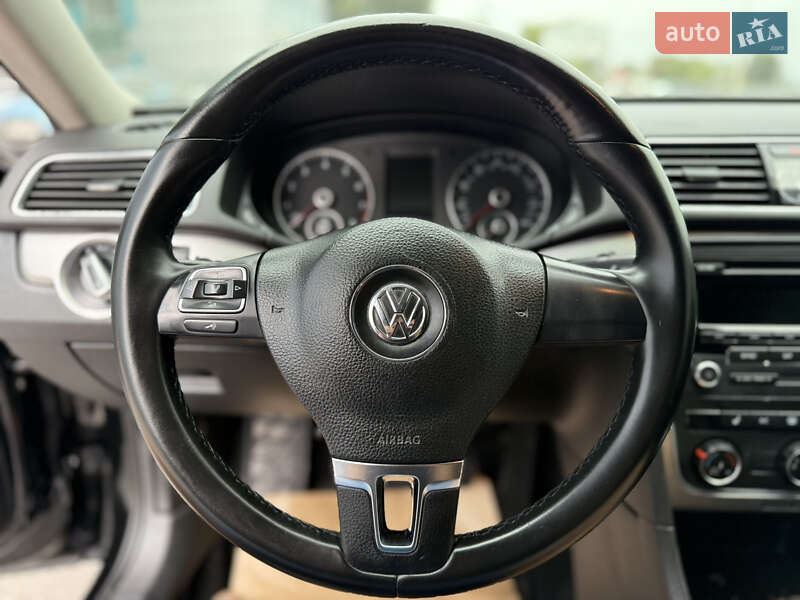 Седан Volkswagen Passat 2014 в Днепре