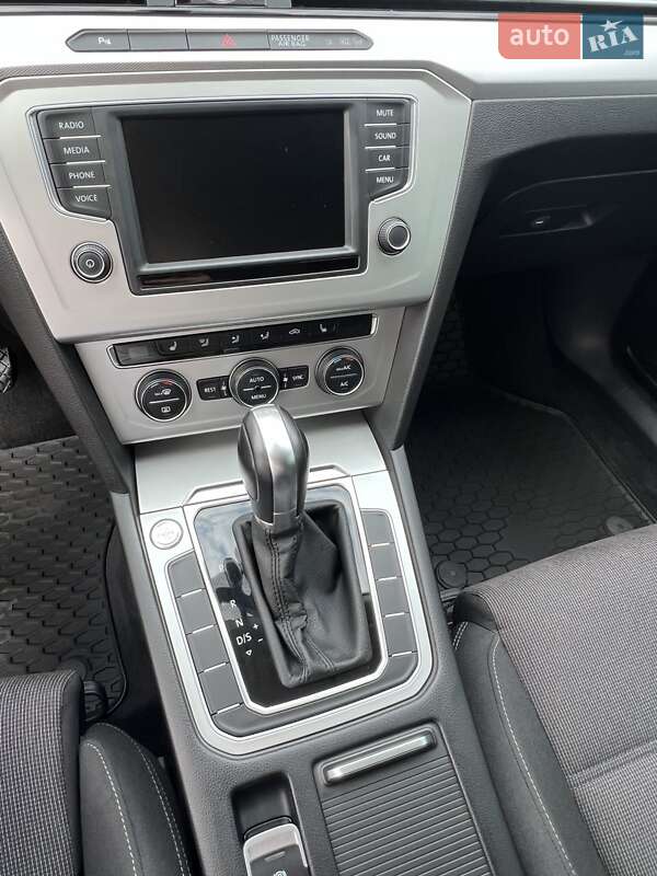 Седан Volkswagen Passat 2017 в Львові
