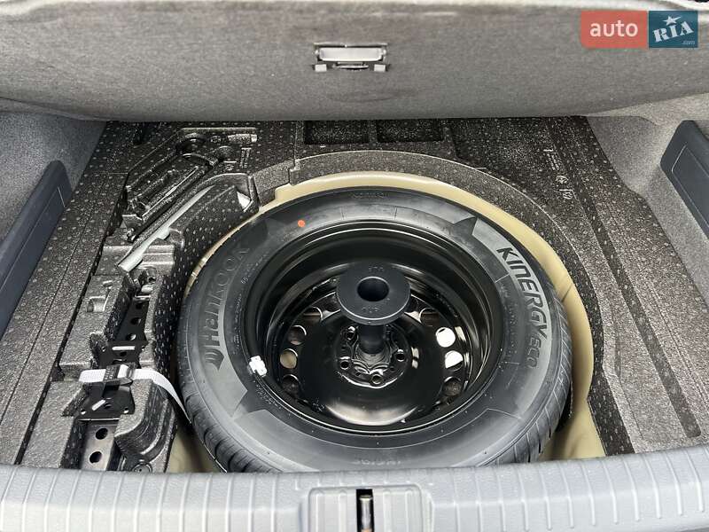 Седан Volkswagen Passat 2017 в Львові