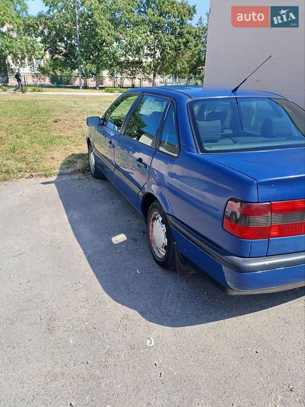 Седан Volkswagen Passat 1995 в Нетешине