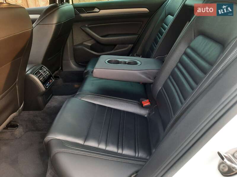 Седан Volkswagen Passat 2018 в Стрые