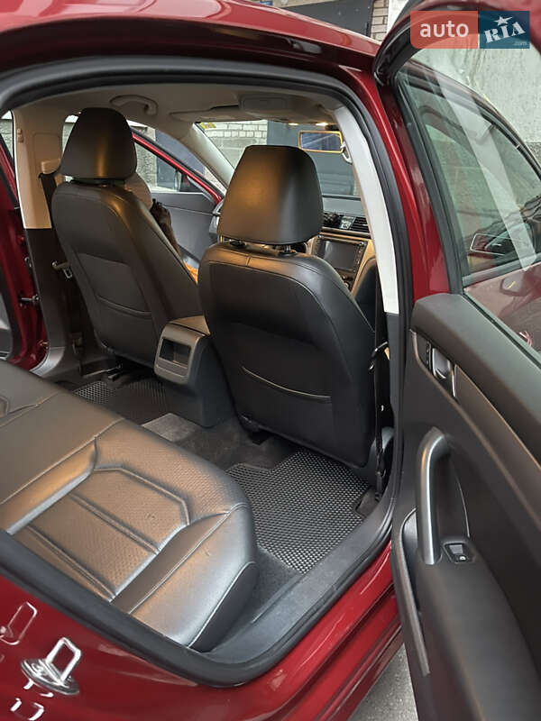 Седан Volkswagen Passat 2015 в Хмельницькому