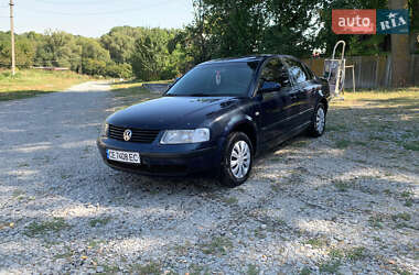 Седан Volkswagen Passat 1999 в Черновцах