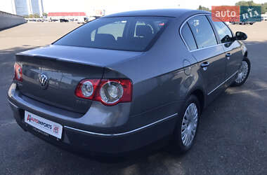 Седан Volkswagen Passat 2006 в  фото 4 Седан Volkswagen Passat 2006 в
