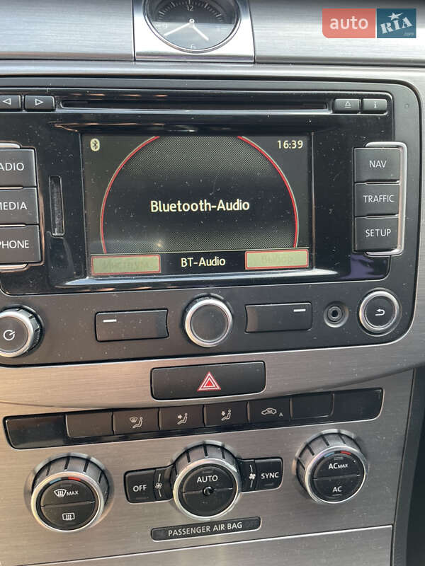 Седан Volkswagen Passat 2012 в Ужгороді