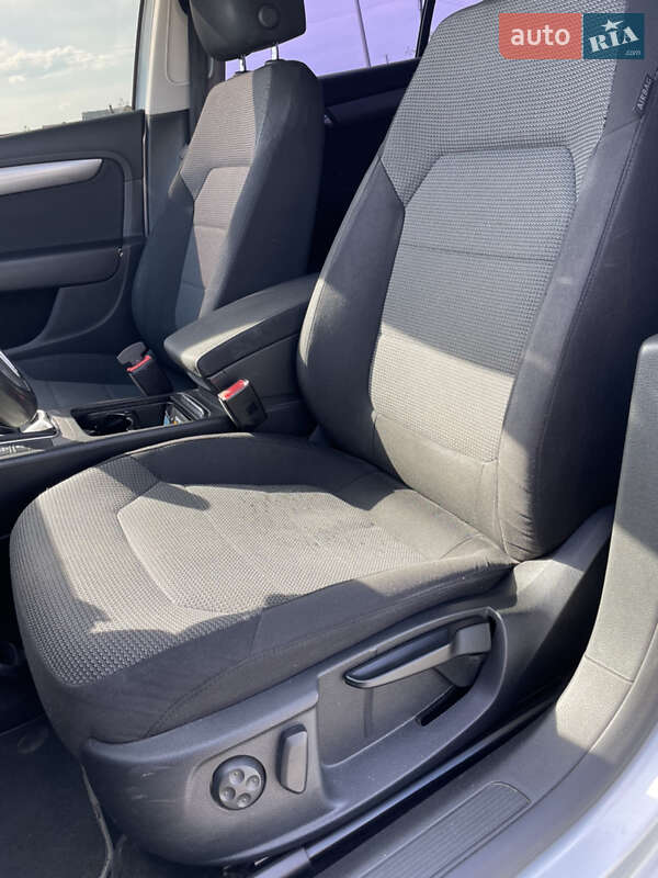 Седан Volkswagen Passat 2012 в Ужгороді