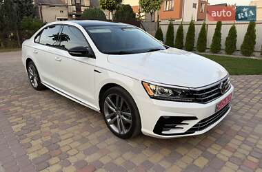 Седан Volkswagen Passat 2018 в Львове