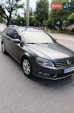 Універсал Volkswagen Passat 2012 в Івано-Франківську