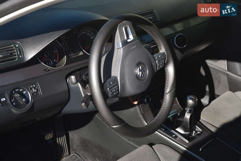 Универсал Volkswagen Passat 2010 в Запорожье