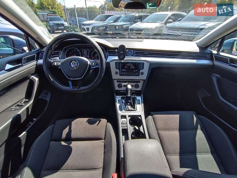 Седан Volkswagen Passat 2015 в Харькове