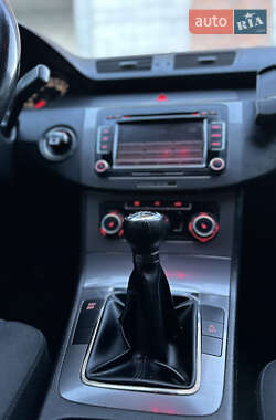 Універсал Volkswagen Passat 2010 в 