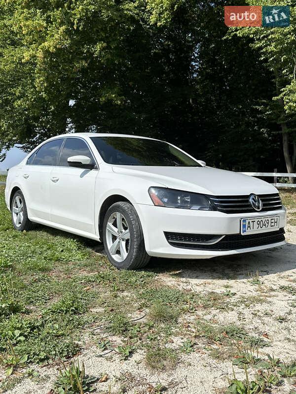 Седан Volkswagen Passat 2012 в Рогатине